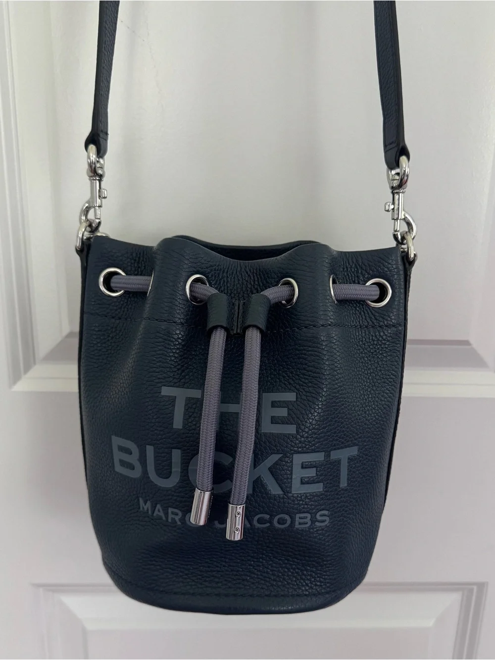 Marc Jacobs The Learher Bucket Bag - Picture 3 of 16